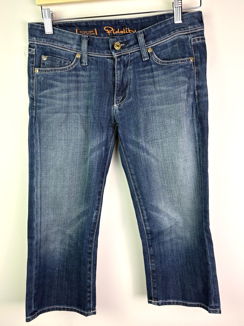 NWT Fidelity Juniper Capris Mid Wash Crop low rise Jeans - Blue size 26